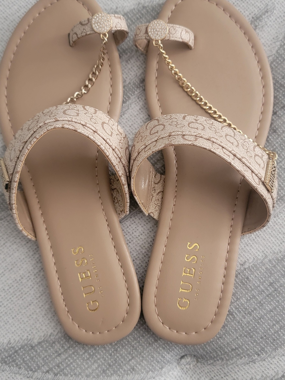 GUESS Women's Beige Logo-Print Chain Toe-Post Sandals